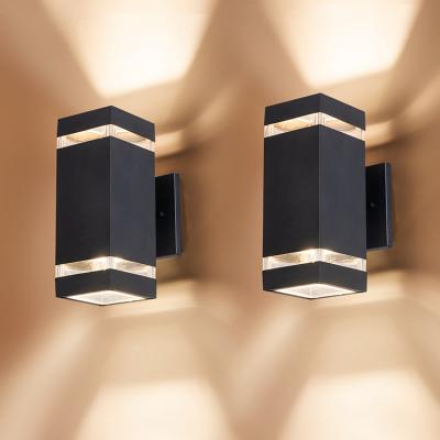 China Unique Art Modern Outdoor Barn Light E26 With Classic PC Cover Farmhouse Wall Light Fixture for sale