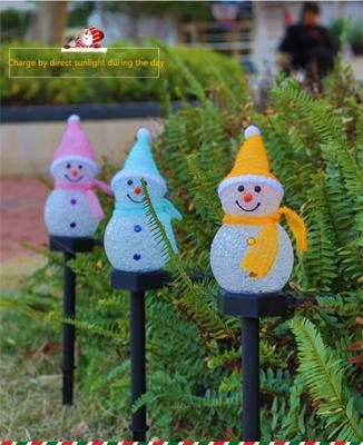 China Solar Powered Outdoor Garden Snowman With Lights Festive Christmas Lights for sale