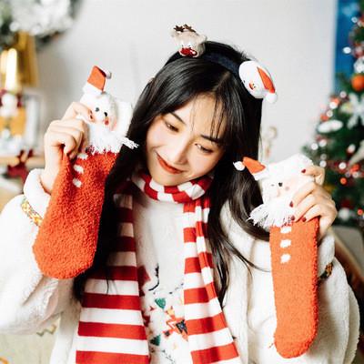 China Regalo de alta calidad al por mayor que embala a Fuzzy Women Christmas Socks en venta