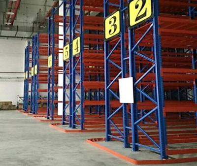 China Narrow Aisle Steel Structure Heavy Duty Steel Storage Racks / Industrial Pallet Racks for sale