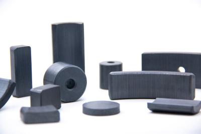 Chine Ferrite magnétique permanent sintré à haute coercivité pour moteur à onduleur W5018F à vendre