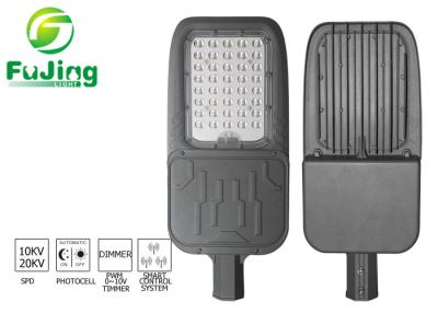 China La nueva luz de calle solar ahorro de energía del LED llegó 15W 180lm / w con el poste de la luz de calle de 6M en venta