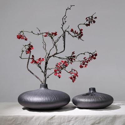 China The new classic/postmodern black ceramic vase home decoration open ornament simplicity Chinese style table decoration for sale