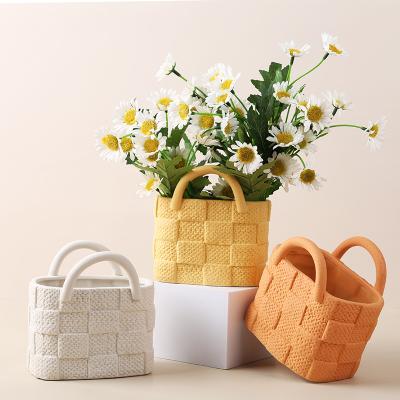 China Modern Creative Ceramic Flower Arrangement Flower Handbag Ceramic Vase In Living Room for sale