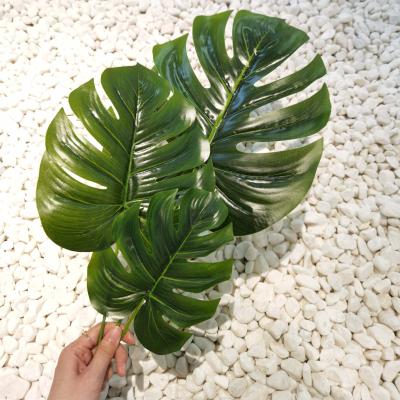 China Plant Contemporary Simple Artificial Tropical Leaf Faux Palm Leaves Stem Hawaiian Beach Party Decoration for sale