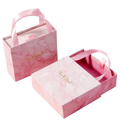 China Recycled Materials Lace Luxury Chocolate Candy Gift Box With Reusable Material for sale