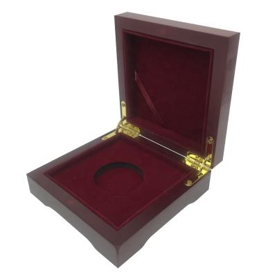 China New Biodegradable Professional Display Box Wooden Medal Holder Case For Coin for sale