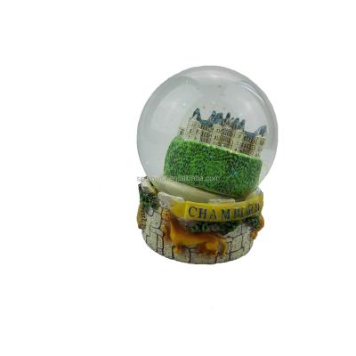 China Wholesale Custom High Quality Resin Figures Snow Globe Building Souvenir From Europe for sale