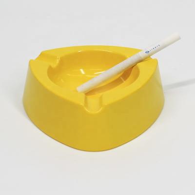 China UKETA Melamine Easy High Quality Heart Shaped Cigarette Ashtray for sale