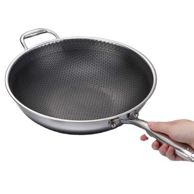 China Multi-size Kitchenware 26/28CM Frying Pan Large Capacity Sustainable High Quality Wok for sale