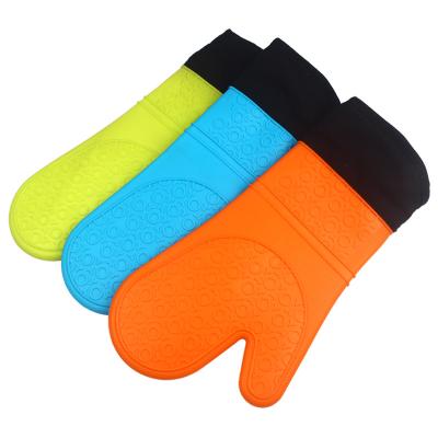 China Amazon CLASSIC Kitchen Accessories GRILL Grill Gloves Non Slip Heat Resistant Silicone Oven Mitts Extra Long With Quilted Cotton Lining for sale