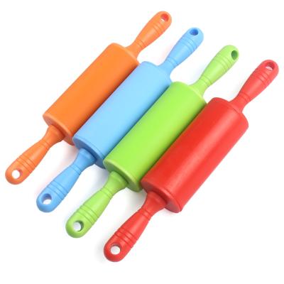 China 4 Inch Sustainable Silicone Mini Kids Cake Rolling Pin Dumplings Roller Pins With Plastic Handle for sale