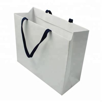 China High Quality Concise White Custom Paper Rope Handle Gift Shopping Bags for sale