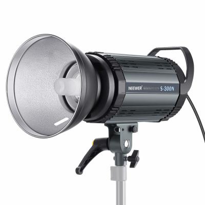 China Flash profesional Light-300W 5600K del estroboscópico de Monolight del estudio de Neewer S300N con el modelado de la lámpara, aleación de aluminio Speedlite en venta