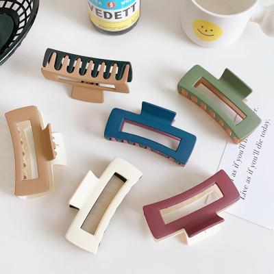 China Wholesale Custom Fashion Designer Trendy Hair Claw Matte Two Colored Hair Claw Clip For Girl for sale