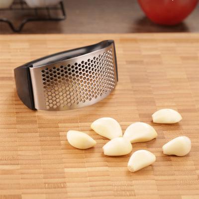 China Kitchen Instruments 1pcs Stainless Steel Garlic Press Minc Sustainable Manual Garlic Press Stainless Steel for sale