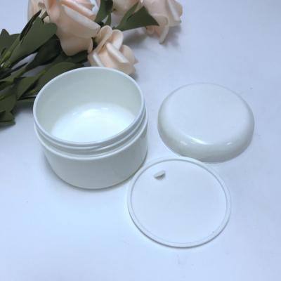 China Kosmetischer weißer pp. Plastikcremetiegel des Behälter-100ml 50ml mit silbernem Rand zu verkaufen