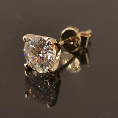 China Nickel free and lead free BaiFu jewelry wholesale au750 18K gold moissanite stud earring for gift for sale