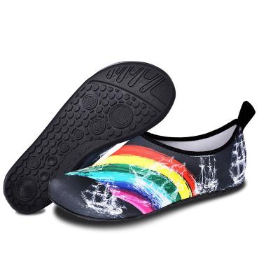 China Durable Cove Aqua Water Shoes For Women Wade Beach Flat, High Quality Mesh Sandals Outdoor Beach Pool Surfing Shoes for sale