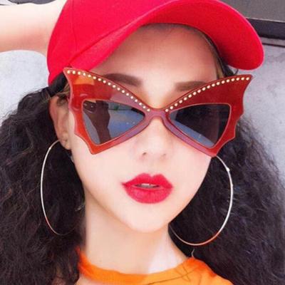 China Trade Diamond Bling Butterfly Sunglasses Luxury Rhinestone Crystal Eyewear Sunglasses For Eyewear Ladies and Retro Cool Girls Women Shades for sale