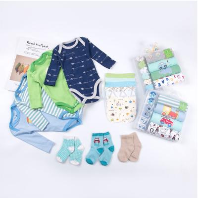 China 2022 100% Cotton Newborn Baby Hotel and Resort Gift Idea Rompers Clothing Set Jumpsuit Sleepwear Baby Gifts Set for sale