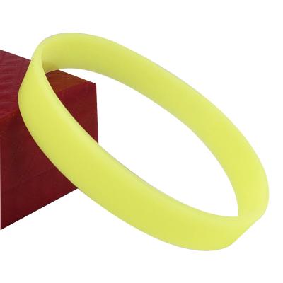 China Night Adult Fluorescent Lights Gift Campaign Sporting Events Memorabilia Gift Kid Wristband Silicon Soft Rubber Wristband for sale