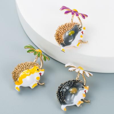 China Cute Gold Plated Cute Animal Hedgehog Daisy Pendant for sale