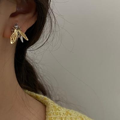 China Cute Supplier Provides Small Personalized Fashion Lady Bee Earrings for sale