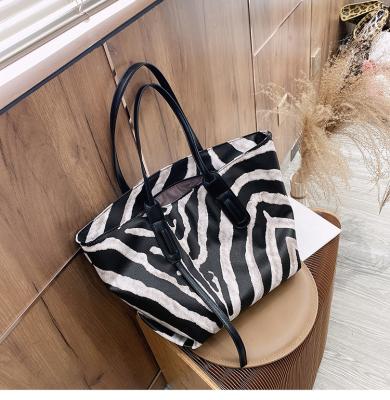 China 2021 Waterproof Latest Purse And Handbags Set Manufacturer High Quality Designer Luxury Print Handbags For Women for sale