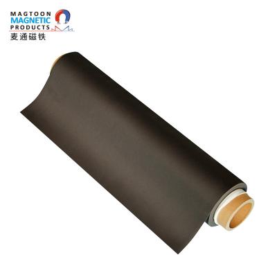 China Magnet manufacturing and industrial sales of the rubber roller 3M environmental magnetic double-sided adhesive is attached to the rubber magnetic sheet for sale