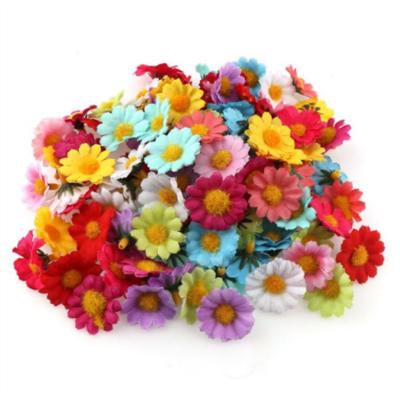 China Minimalist 4 cm Mini Daisy Party Wedding Decoration Home Decor Without Stem Flower Artificial Silk Decorative Flowers for sale