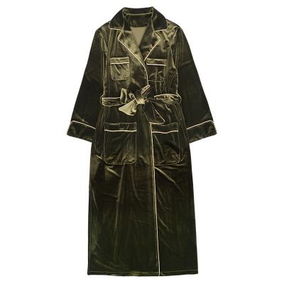 China QUICK DRY Luxury Women's Winter Bathrobe Silk Feel Velvet Long Robe for sale