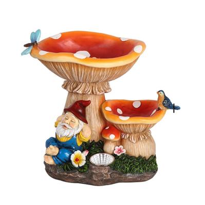 China Garden Resin Gnome Under The Mushroom Statue Decor Garden Waterproof Garden Gnome Ornaments With Solar Light for sale