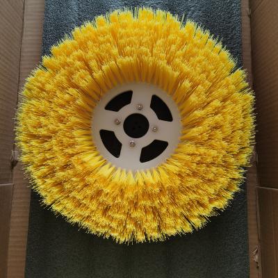 China Portable Telescopic Round Disc Solar Cleaning Brush for Panel Cleaning for sale