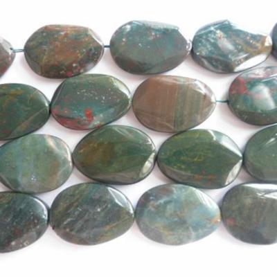 China Polished Natural Bloodstone Oval Loose Beads Tumbled Stone For Jewelry Making for sale