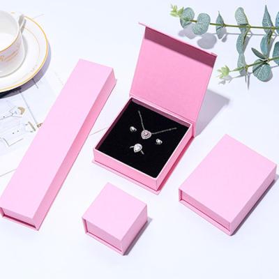 China New Fashion Wholesale Custom Logo Paper Box Jewelry Gift Packaging Box for sale