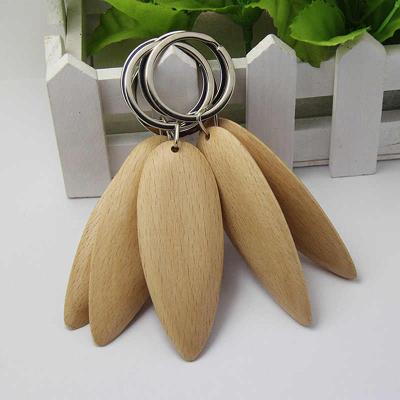 China Europe Wholesale Cheap Empty Wood Carved Heart Key Chain Ring for sale