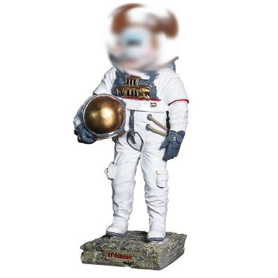 China Resin Craft Resin Statue Craft Kit Astronaut Resin Crafts Europe Astronaut Animal for sale