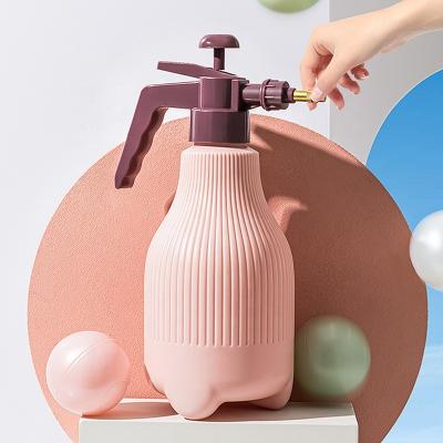 China Simple fashion and hot sale plastic garden watering box, spray bottle, manual pressure watering can for sale