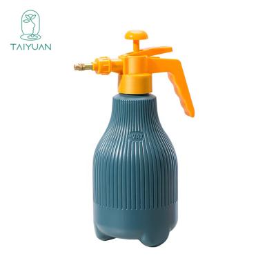 China Fashion And Simple Plastic Garden Manual Pressure Watering Can Watering Sprayer For Garden for sale