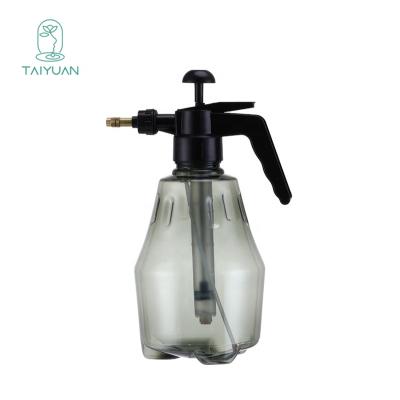 China Fashion and Simple Retro Home 1.5L Self Water Sprayer Air Pressure Watering Box Plastic Watering Sprayer for sale