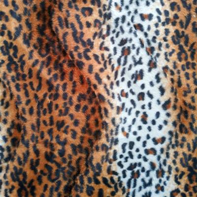 China Anti-static hot selling leopard printed brushed velboa fabric for pet mat for sale