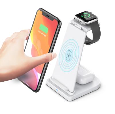 China Mobile Phone 15w Charging Magnetic Wireless Fast Charger Detachable Dock Wireless Charger 3 in 1Station for iPhone Iwatch for sale