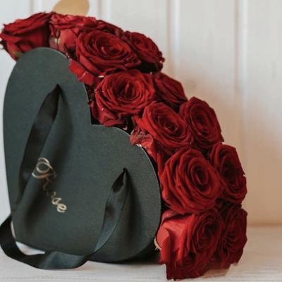 China Valentine's Day Portable Two-piece Black Flower Size Gift Wrapping Ribbon Love Surprise Paper Gift Box Red Heart for sale