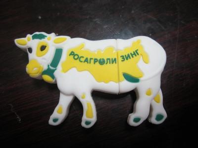 China Movimentação fresca personalizada com forma da vaca, movimentação do armazenamento do PVC USB do polegar de 4GB USB à venda