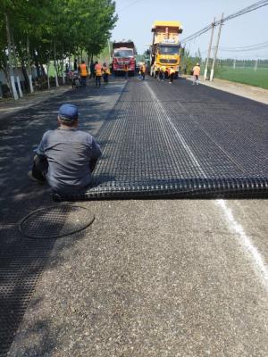 Chine Façades de bâtiments Maillage pour écran de construction avec taille de maillage galvanisé ou revêtu de PVC à vendre