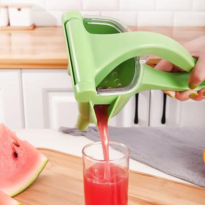 China Sustainable Plastic Manual Hand Squeezer Fruit Squeezer For Lime Juice Extractor Lemon Orange Lemon Squeezer Heavy Duty for sale