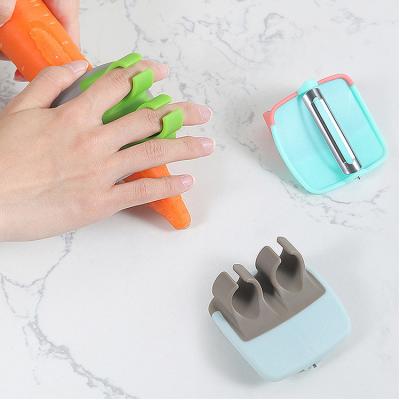 China Sustainable New Design Fruits Carrots Cucumber Peeling Vegetable Plastic Potato Peeler Stainless Steel Double Finger Peeler for sale