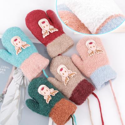 China Winter Warm Mittens Jacquard Warm Winter Cold Proof Cartoon Plus Velvet Ski Children's Deer Halter Gloves for sale