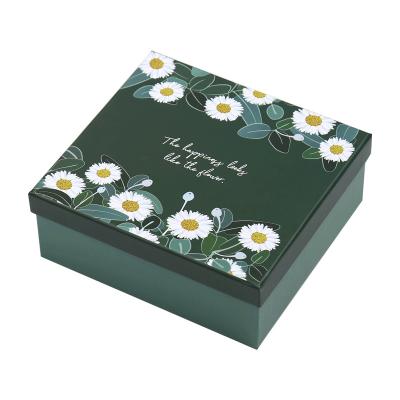 China New Recycled Small Cosmetic Daisy Birthday Gift Box Lipstick Gift Packaging Box Paper Bag Set of Materials for sale